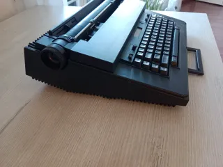 Máquina de escribir Olivetti ET Compact 60