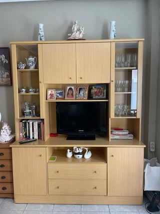 Mueble salón para TV con vitrinas madera y Cristal