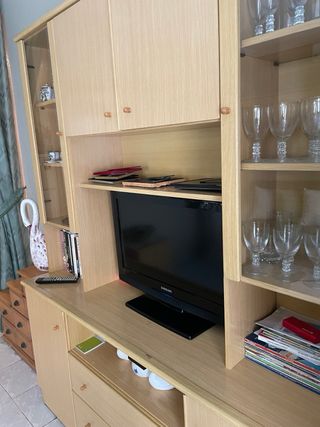 Mueble salón para TV con vitrinas madera y Cristal