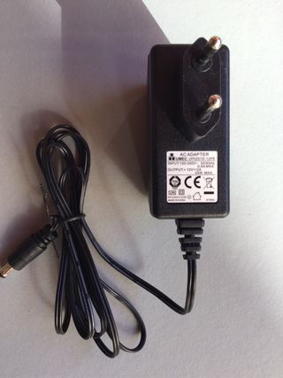 Fuente Alimentación UMEC 12V 2A