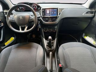 Peugeot 208 Signature