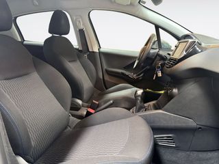 Peugeot 208 Signature