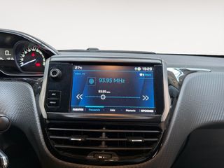 Peugeot 208 Signature