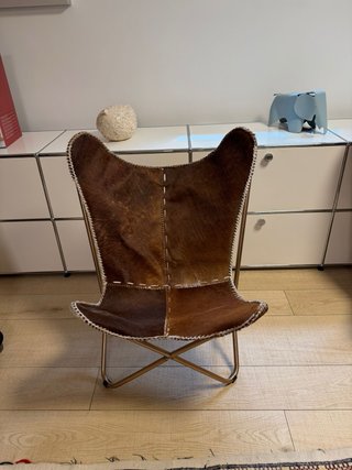 Silla Mariposa Piel Jaspeada Metal marca Hanbel