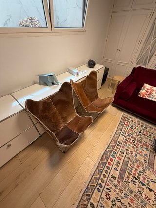 Silla Mariposa Piel Jaspeada Metal marca Hanbel