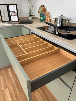 Cocina de exposición verde 190x215cm