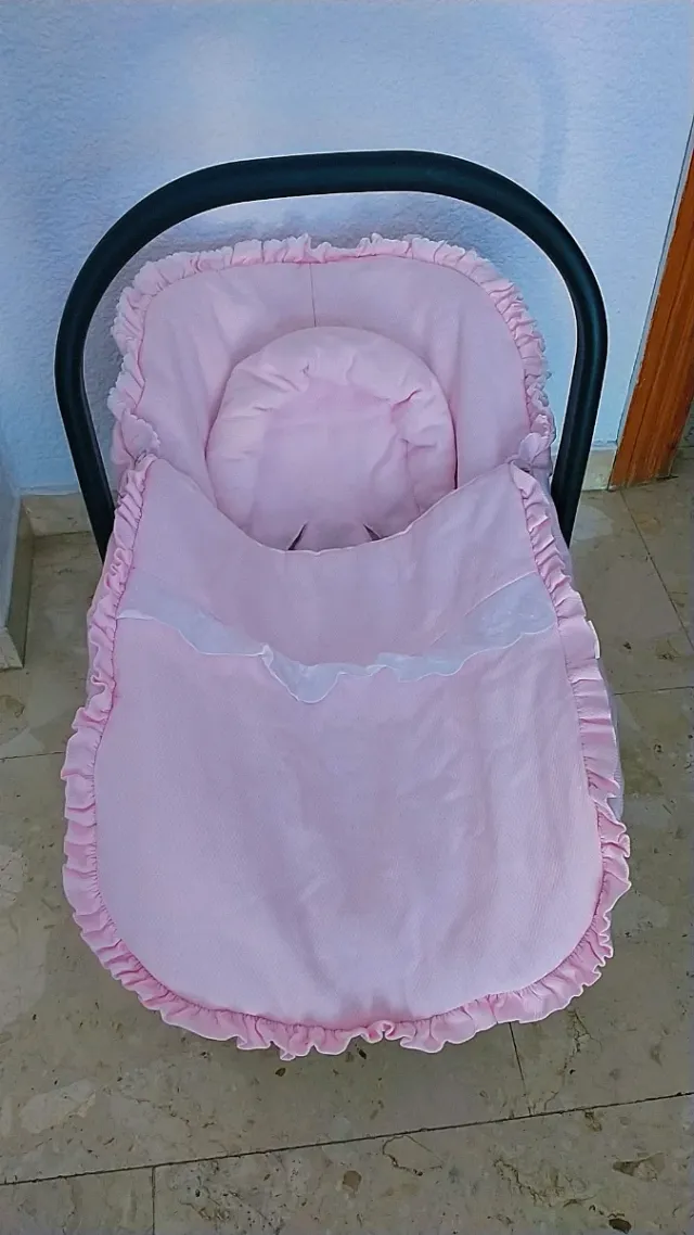 Silla de coche para bebe con funda rosa en Manises