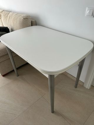 Mesa de cocina extensible blanca y metal