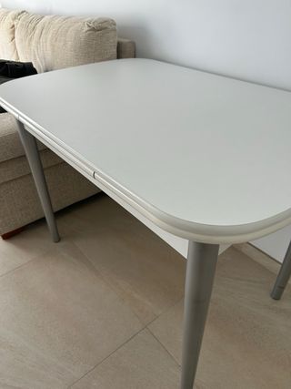 Mesa de cocina extensible blanca y metal