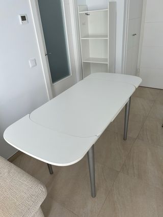 Mesa de cocina extensible blanca y metal