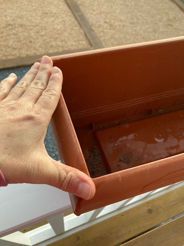 3 jardineras de plástico marrones