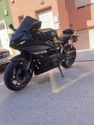 Yamaha R7 2024 Negra, limitada al A2