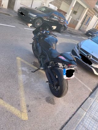 Yamaha R7 2024 Negra, limitada al A2