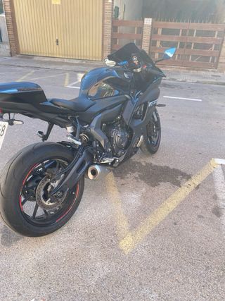 Yamaha R7 2024 Negra, limitada al A2