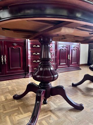 Mesa de comedor ovalada de madera