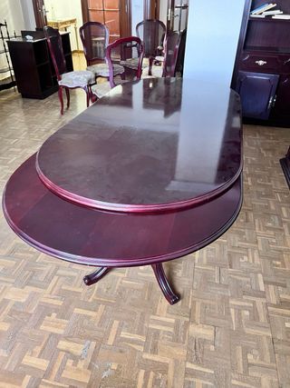 Mesa de comedor ovalada de madera