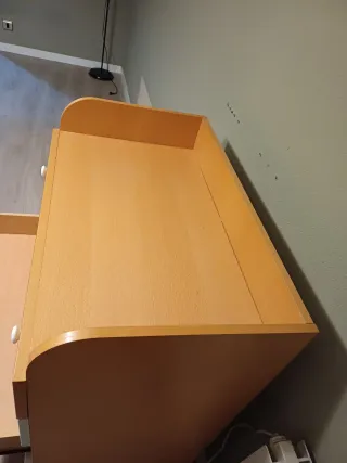 Cambiador de madera con cajones