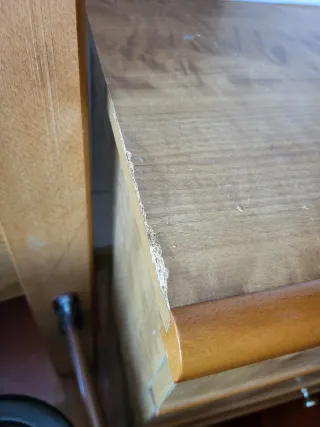 Cama de madera con 2 mesitas