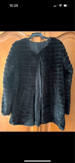 Abrigo piel sintética negro