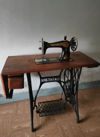 Máquina de coser Singer antigua.