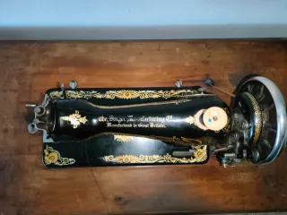 Máquina de coser Singer antigua.