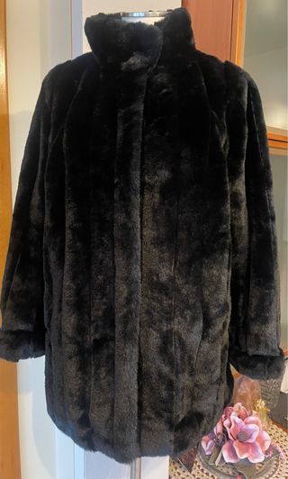Elegante Pelliccia Nera