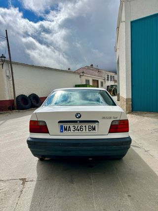 BMW 318 is 1994