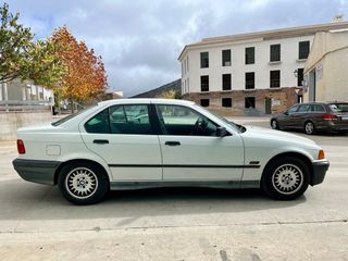 BMW 318 is 1994