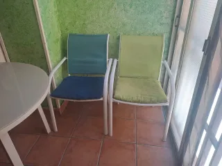 Mesa redonda y 2 sillones terraza