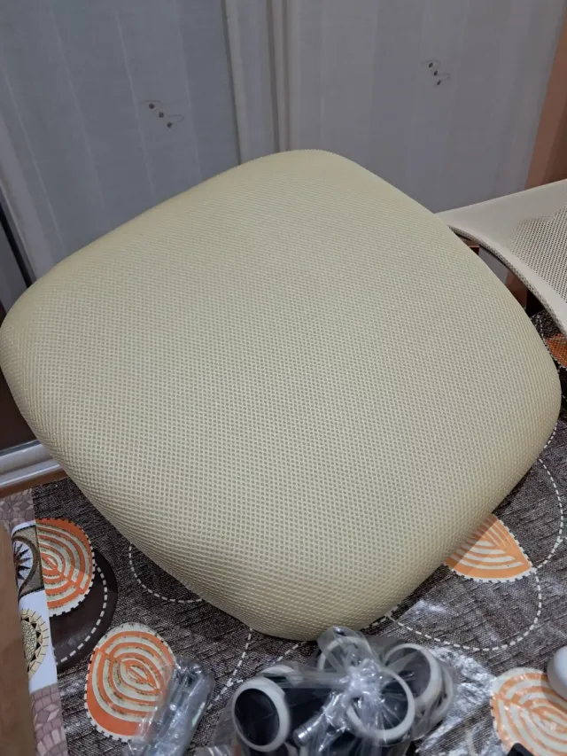 Silla de escritorio ergonómica beige