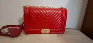 Borsa tracolla rossa con dettagli oro