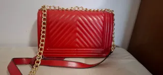 Borsa tracolla rossa con dettagli oro