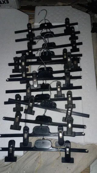 Cable HDMI a RCA 1.5M 
lote de perchas 