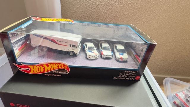 Hotwheels Premium BMW Fleet Flyer Set