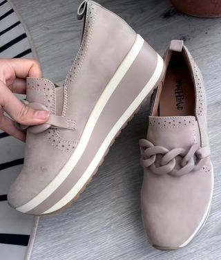 Zapatos de piel con cuña interna