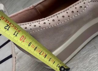 Zapatos de piel con cuña interna