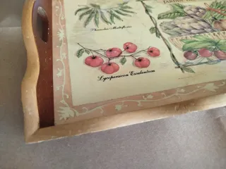 Vassoio in legno marrone