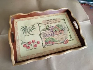 Vassoio in legno marrone