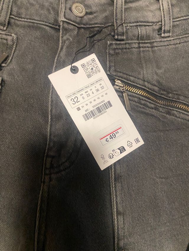 Pantalón vaquero negro desgastado Zara Talla 32
