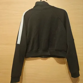 Sudadera Crop Nike Negra y Blanca