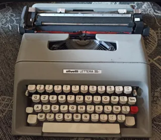 Macchina da scrivere Olivetti Lettera 35 L