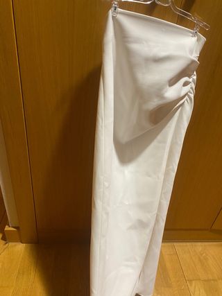 Falda Zara larga blanca fruncida