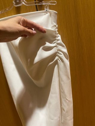 Falda Zara larga blanca fruncida
