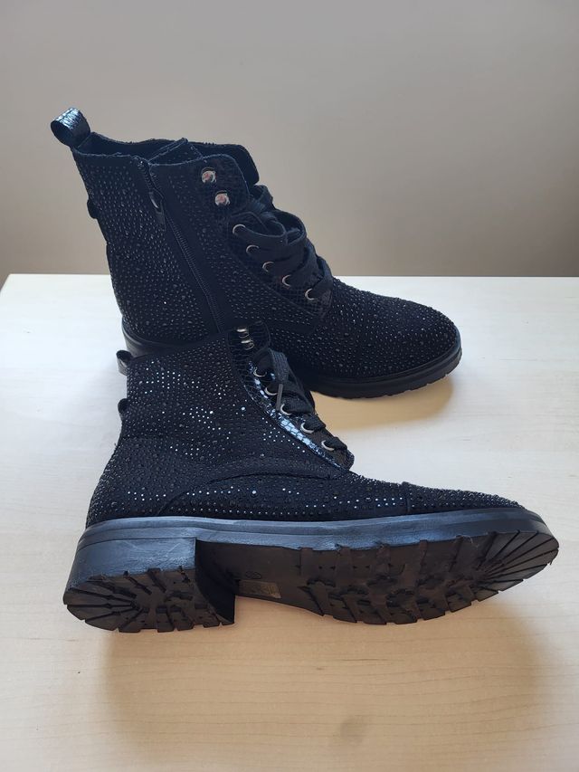 Botines negros con pedrería mujer