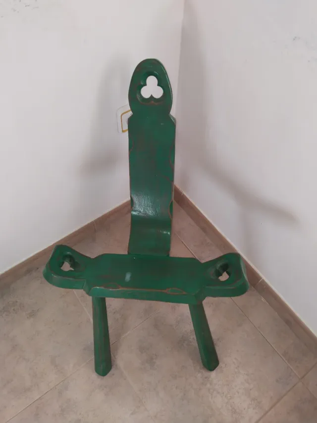 Silla paridera antigua 3 patas