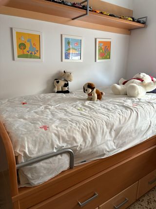 Cama nido y estantería madera