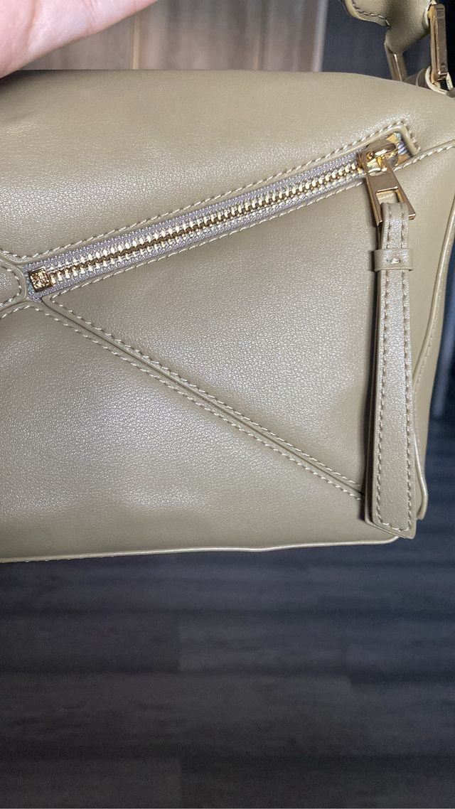 Bolso Loewe Marrón Piel
en perfecto estado 
t