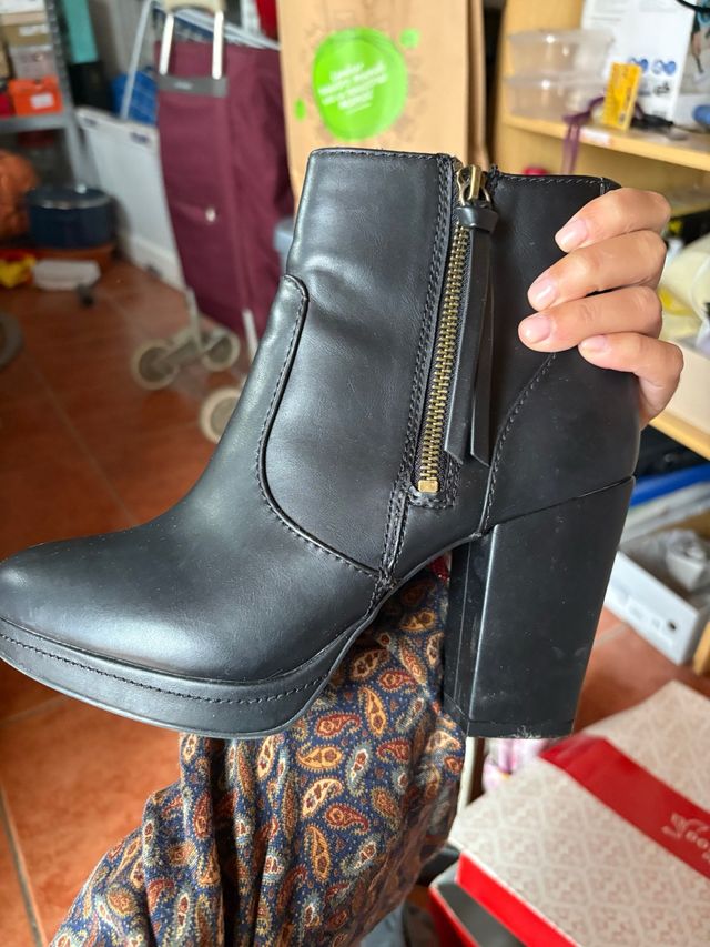 Botines de tacón negros