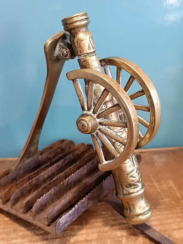 Aldaba cañón de bronce antiguo, pieza especial