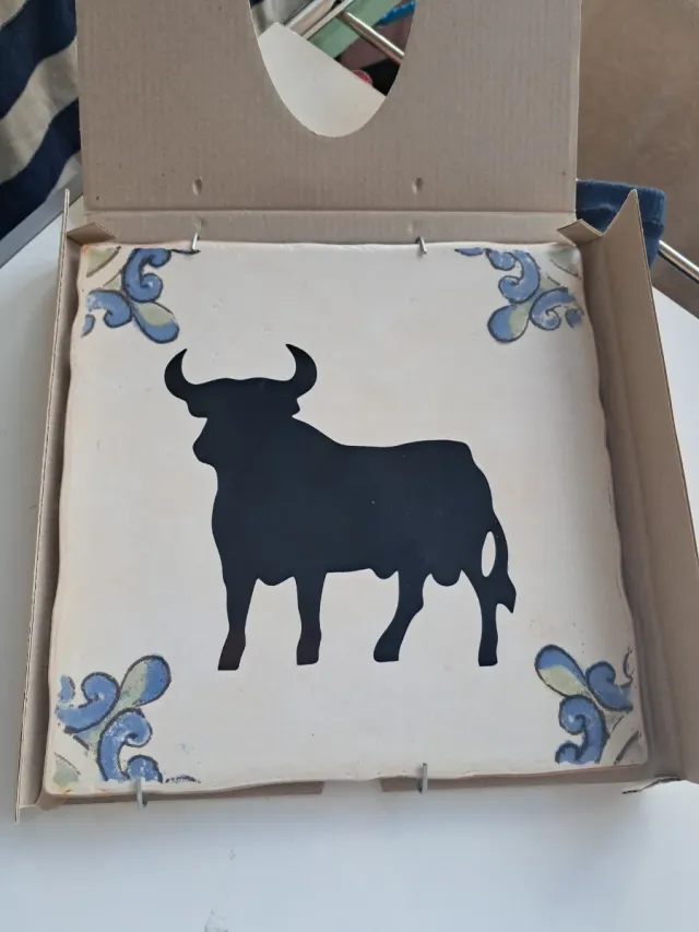 Cerámica decorativa "Toro Negro".